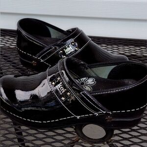 Sanita Koi size 7-7.5 US/38 EU black patent leather